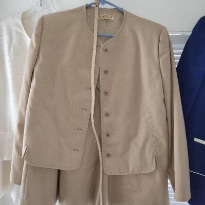 Lot 182: Ladies Skirt & Jacket Suit (Size 16)