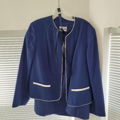 Lot 182: Ladies Skirt & Jacket Suit (Size 16)