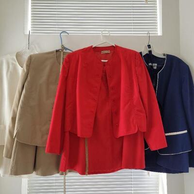 Lot 182: Ladies Skirt & Jacket Suit (Size 16)