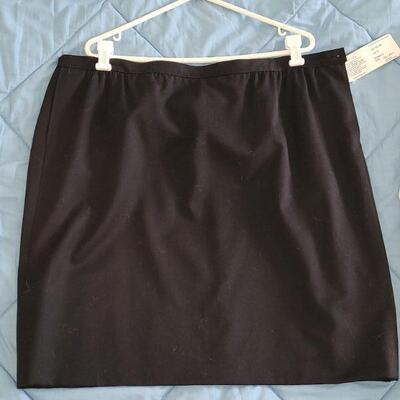 Lot 185: Ladies Skirt Lot Size 24