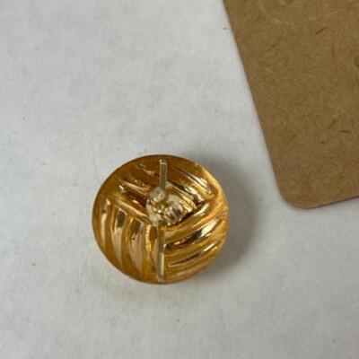 K564 14k Yellow Gold Diamond Cut Round Pierced Earrings