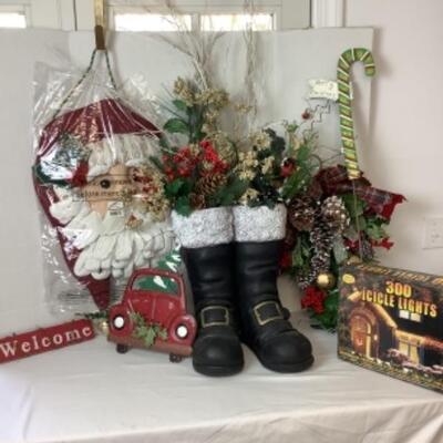 G - 800 Santaâ€™s Boots & More 
