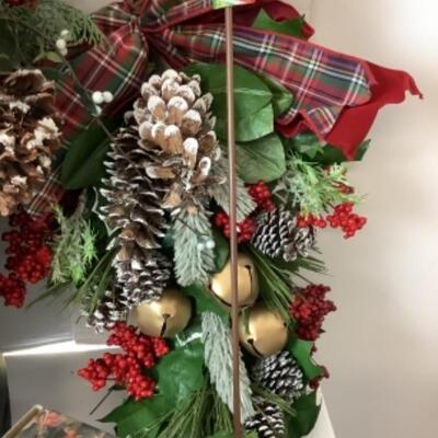 G - 800 Santaâ€™s Boots & More 