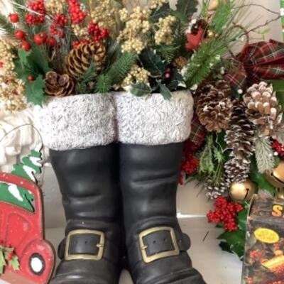 G - 800 Santaâ€™s Boots & More 