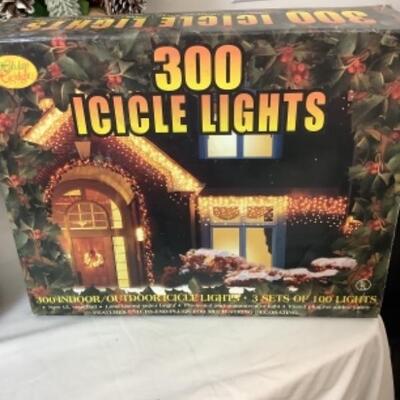 G - 800 Santaâ€™s Boots & More 