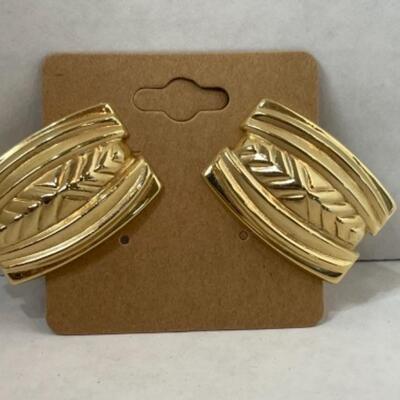 K570 14k Yellow Gold Large Rectangle Pierced French Clip Earrings 