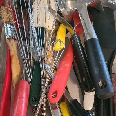 Lot 12K: Nordic Baking Pans, Vintage Kitchen and more.