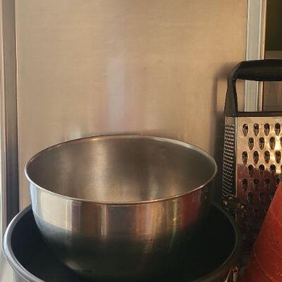 Lot 12K: Nordic Baking Pans, Vintage Kitchen and more.