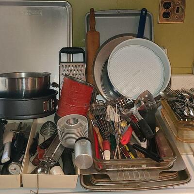 Lot 12K: Nordic Baking Pans, Vintage Kitchen and more.