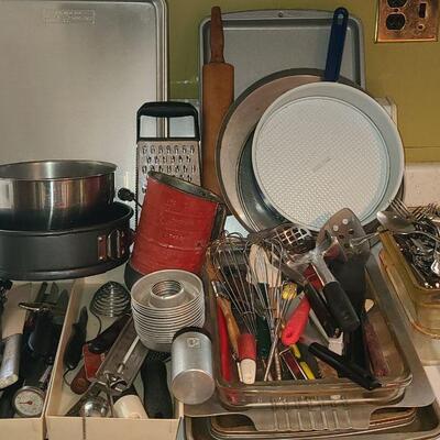 Lot 12K: Nordic Baking Pans, Vintage Kitchen and more.