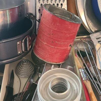 Lot 12K: Nordic Baking Pans, Vintage Kitchen and more.