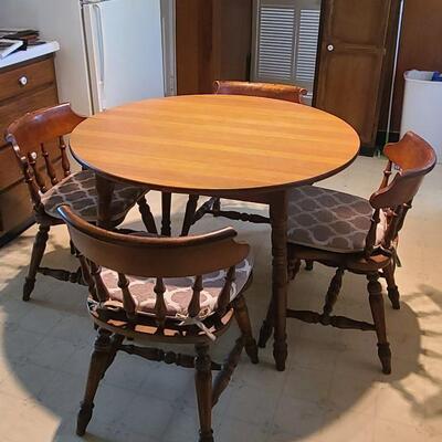 K14: Vintage Temple Stuart "Rockport" Kitchen Table & Four Chairs