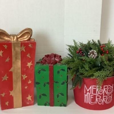 G - 802  Pre-Lite Present Lot & Merry Merry Arrangement 