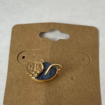 K577 14k Yellow Gold  Blue Lapis Cat Pin 