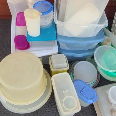 Lot 18P: Tupperware, Storage, and more