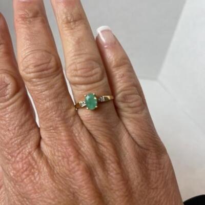 K581 10k Yellow Gold Oval Emerald and Diamond Ladies Ring 