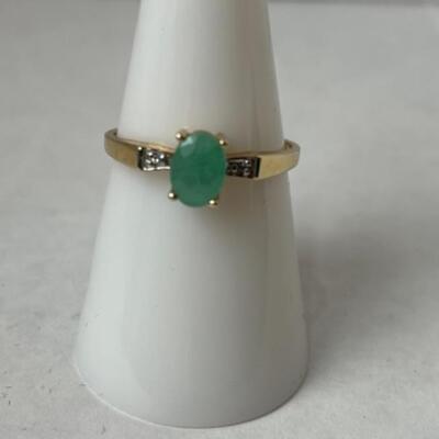 K581 10k Yellow Gold Oval Emerald and Diamond Ladies Ring 