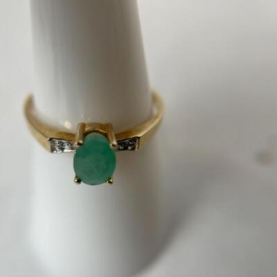 K581 10k Yellow Gold Oval Emerald and Diamond Ladies Ring 