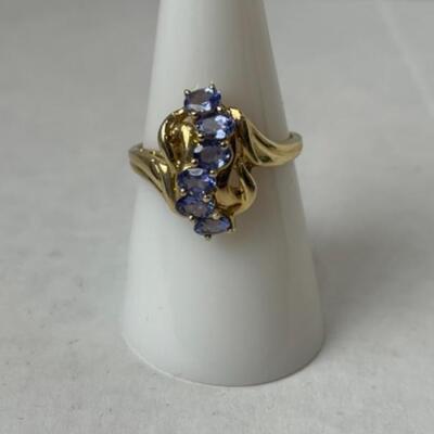 K582 10k Yellow Gold Purple Stone Ladies Ring 