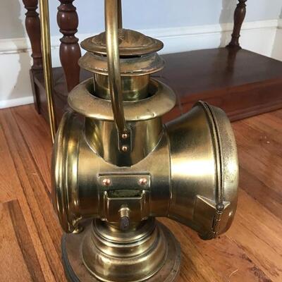 Lot 46L: Neverout Lamp