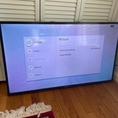 Lot 122 - Samsung 40â€ TV with Wall Mount & Stand
