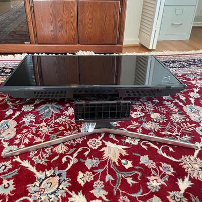 Lot 122 - Samsung 40â€ TV with Wall Mount & Stand