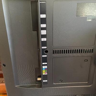 Lot 122 - Samsung 40â€ TV with Wall Mount & Stand