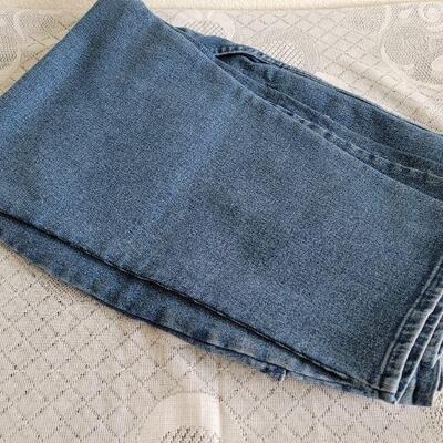 Lot 188: New Jeans Plus Size 28