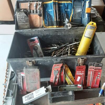 lot 125 - Tool box and contents