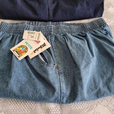 Lot 191: New Ladies Shorts