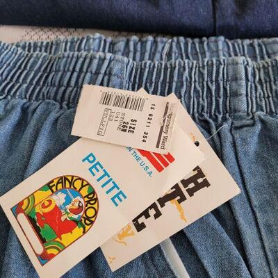 Lot 191: New Ladies Shorts