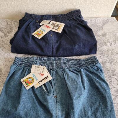 Lot 191: New Ladies Shorts