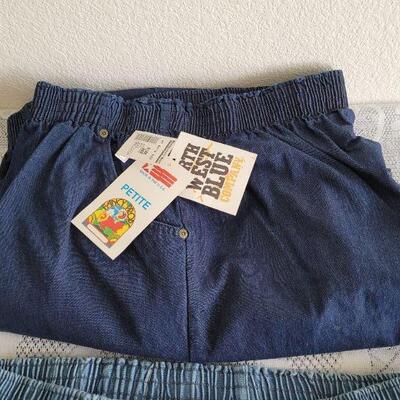 Lot 191: New Ladies Shorts