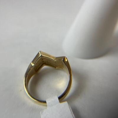 K588 14k Yellow Gold Opal and Diamond Ladies Ring 