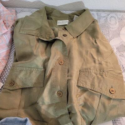 Lot 194: (3) New Short Sleeve Button Down Ladies Blouses 
