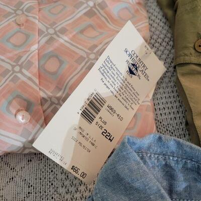 Lot 194: (3) New Short Sleeve Button Down Ladies Blouses 