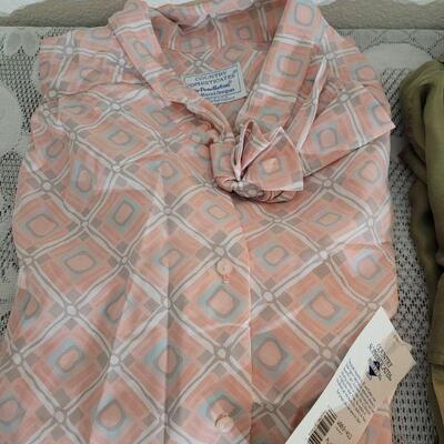 Lot 194: (3) New Short Sleeve Button Down Ladies Blouses 