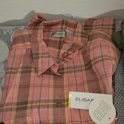 Lot 195: Ladies Short Sleeve Blouses