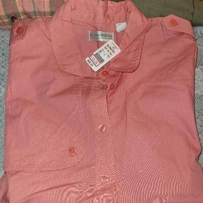 Lot 195: Ladies Short Sleeve Blouses