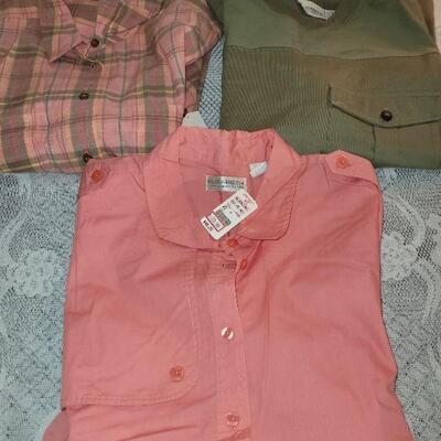 Lot 195: Ladies Short Sleeve Blouses