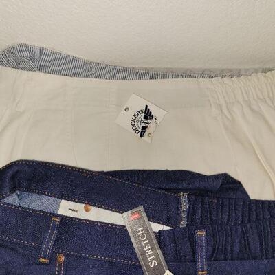Lot 198: New Ladies Pants