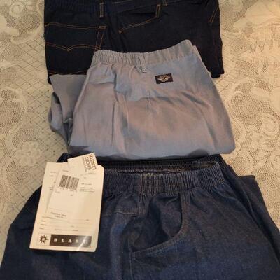 Lot 199: New Ladies Pants