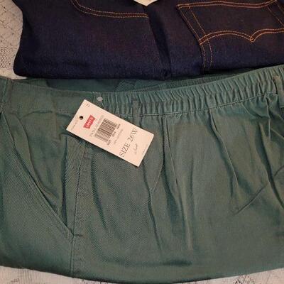 Lot 200: New Ladies Pants 