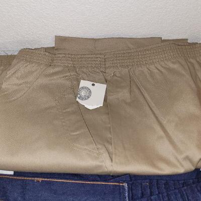Lot 200: New Ladies Pants 