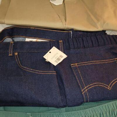 Lot 200: New Ladies Pants 