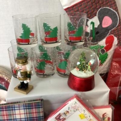 G - 808  NutCracker  / Mouse Lot 