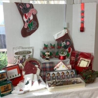 G - 808  NutCracker  / Mouse Lot 