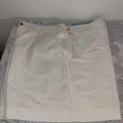 Lot 203: New Ladies Shorts Lot 