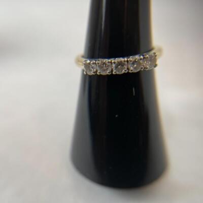 K592 14k Yellow Gold 5 Diamond Band 