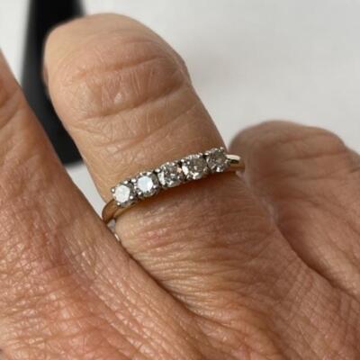 K592 14k Yellow Gold 5 Diamond Band 
